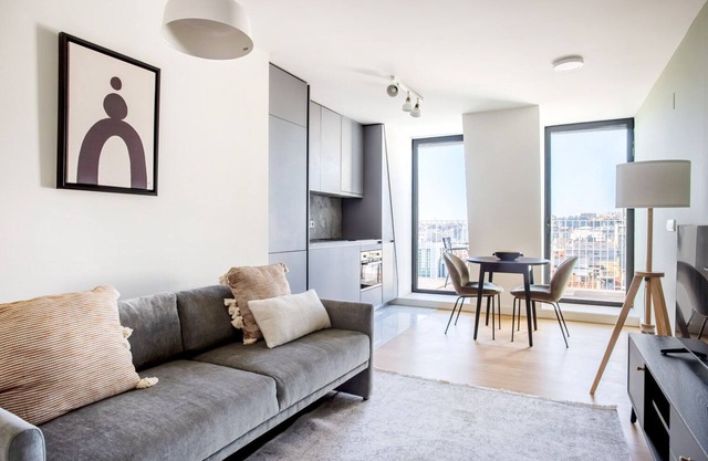 Blueground | Saldanha, furnished, full kitchen