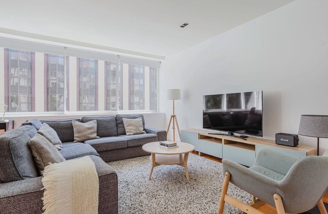 Blueground | Santo António, a/c, washer