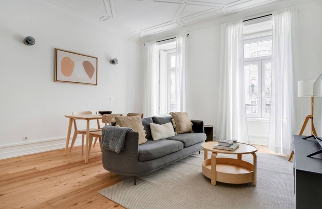 Blueground | Santo António, view, nr Praça Marquês de Pombal