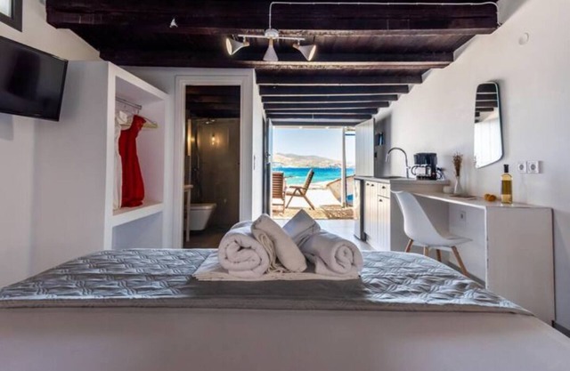 BlueNote Milos - Sea Side Boathouse