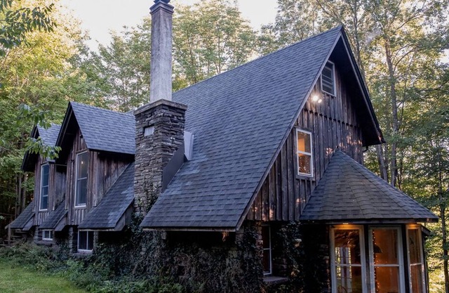 Bluestone House: Unshared private large swimming pond, 20 private acres