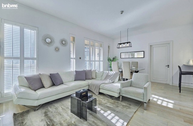 bnbme - High-end 2BR Apartment - Burj Khalifa Blvd