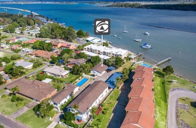 Boat ramp, jetty and pool. Family holidays or romantic getaways on the Clarence
