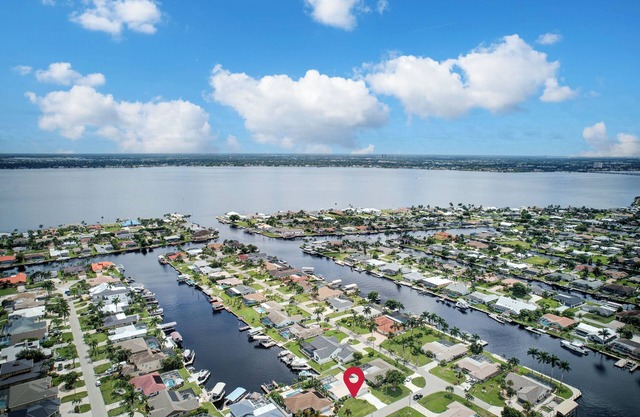 Boater’s Delight! 4BR Tropical Canal Retreat with Direct Gulf Access