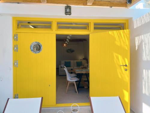 Boathouse Kimolos Rema