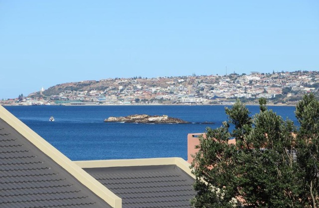 Bob Bouwer Sea View Apartment