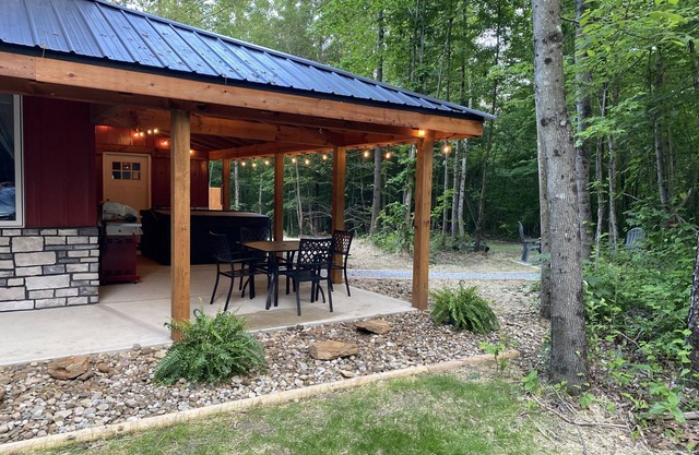Bobcat Corner, Hot Tub, Secluded, Pet Friendly