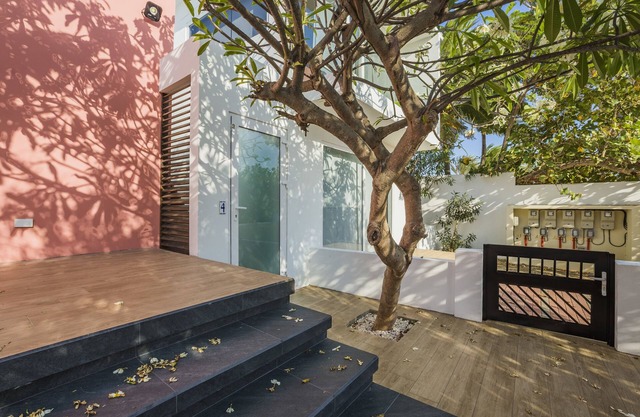 Boca Catalina 2 story ocean view with kitchen