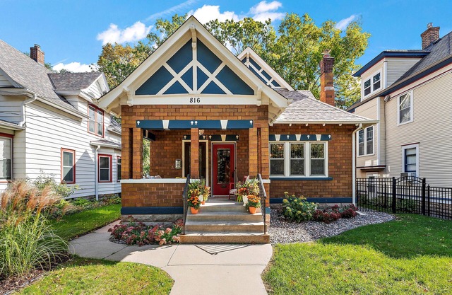 "Boho Bungalow" Minneapolis by Roxy Rentals