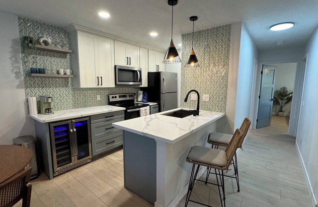 Boho Island Paradise - Remodeled 2BR/2BA