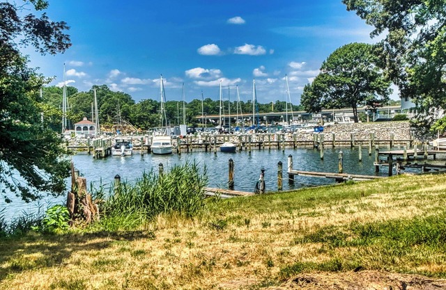 Boho Waterfront Retreat - 5BR