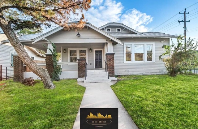 Bold Bright 4BR/3.5FULL BATHS Near Riverwalk Dtown