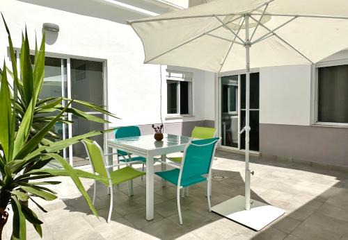 Bonita Planta baja con patio en 1ª línea de playa