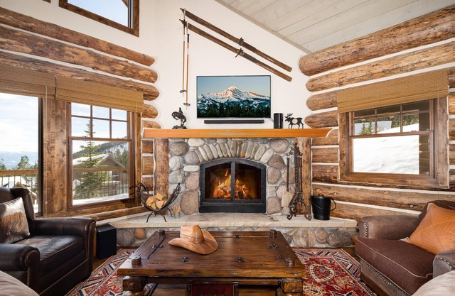 Book for Festive Getaways! Spacious Cabin with Mountain Views and Hot Tub!