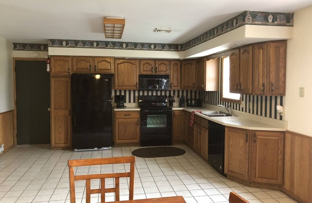 BOOK Hyrum Smith's Farm, Sleeps Up To 30!