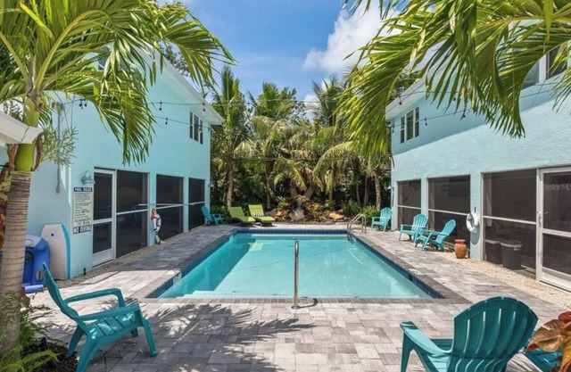 🦩Book Me Baby! Wildflower Inn Siesta Key #5 Pineapple🦩