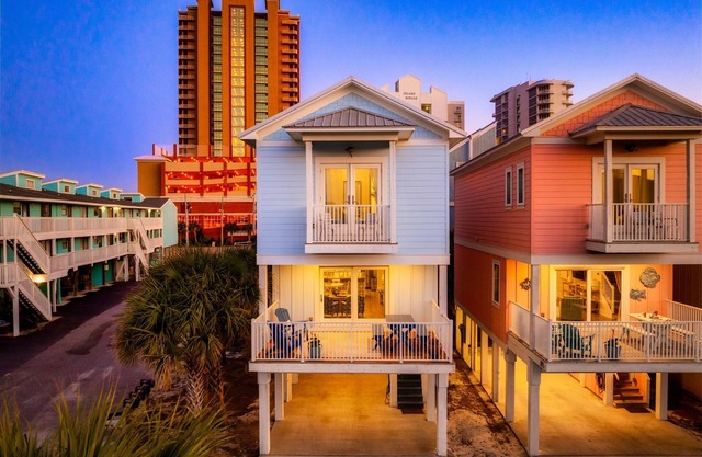 Book Nov Family Gulf Stay! Short Walk to Beach!