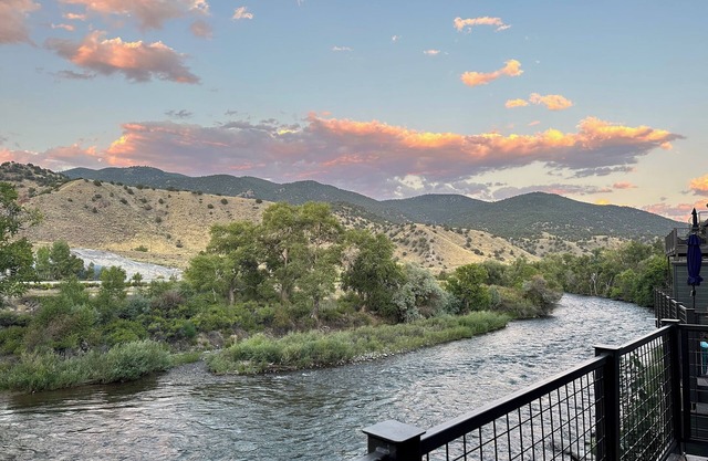 Book NOW for Fall Colors! Downtown Salida with 3 balconies on the River!
