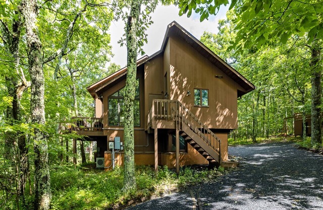 Book your summer and Memorial Day. Home with New Hot Tub at Wintergreen Resort