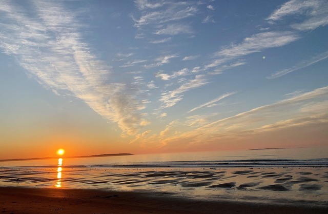 Booking 2025 summer weekly's now! Sleeps 10, steps from beach & 4 miles to OOB!