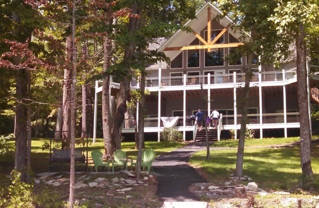 Booking for 2026-6 Br/5.5 baths ~ Open Floor Plan ~Brand New Covered Dock!