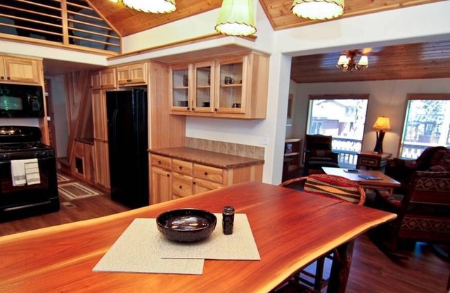 BookStayHop - #47 & 48 Hyatt Prairie Rd. Compound -Hot Tubs and Mountain Views!
