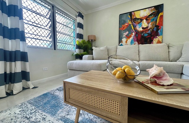 Boom Pine Modern Island Retreat - Walk to Beaches, Food, Attractions & More