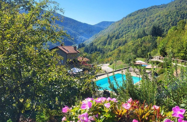 Borgo Mulino,unique setting, private pool, mountain views WIFI, walk restaurant