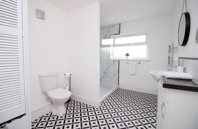Borough House by Stay South Wales - Sleeps 7