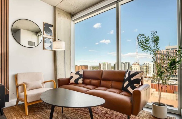 Boulevard Stays Downtown Highrise STU Sky Pool, Parking, Gym 06