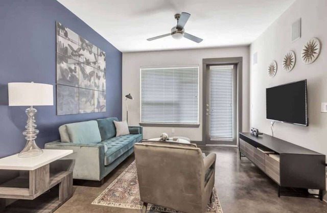 Boulevard Stays Elegant 1BR Pool, Gym, Parking