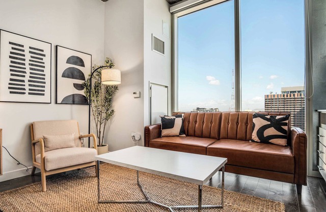 Boulevard Stays Highrise STU Sky Pool, Parking, Gym 17