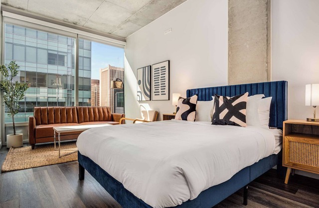 Boulevard Stays Luxe Downtown Studio Pool, Gym & Garage