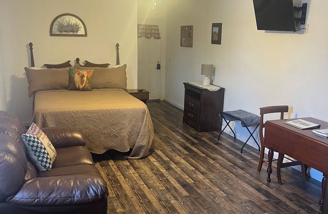 Bourbon Oak Hideaway 1 - Charming Studio Apartment on the Bourbon Trail -