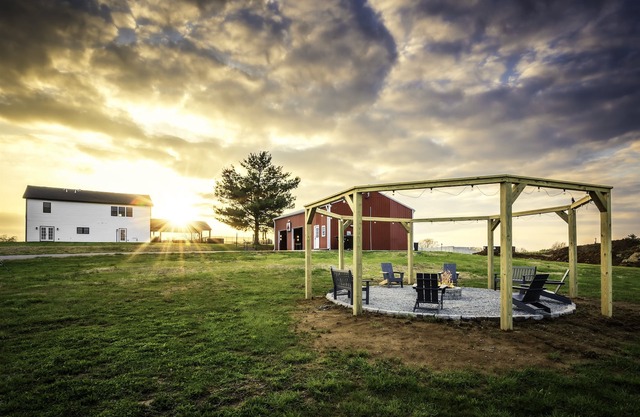 Bourbon Retreat Hot Tub + Game