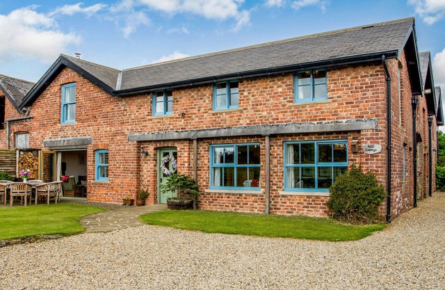 BOUSDALE MILL COTTAGE, family friendly, with open fire in Great Ayton