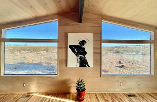 Boutique Landers Home on 6 acres w/Great Views & Hot Tub
