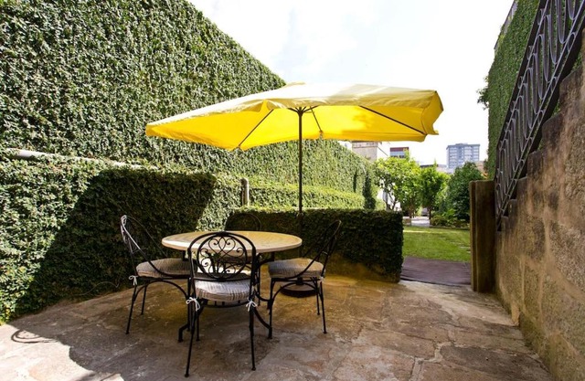 Boutique Rentals- Hidden Garden Porto's downtown