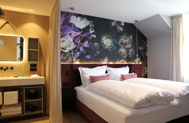 Boutiquehotel Burg Adenbach & Alter Weinbau