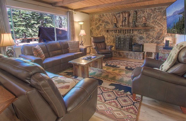 Bowers Mansion- 5 min to Casinos, Beaches, Heavenly, Sunny Deck (NVH0817)