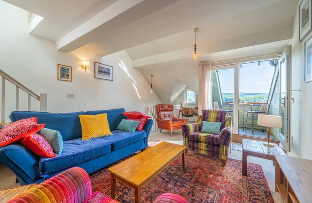 Bowling Fell Cottage - Kendal Townhouse with Views