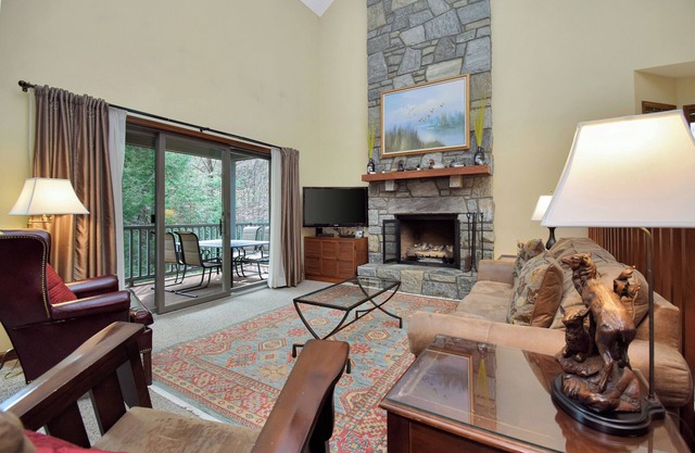 Boxwood 4 | Fireplace, Restaurant, Pool, Spa