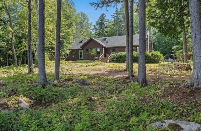 🐾Boyd - Rustic, spacious, dog friendly home on Mooselookmeguntic Lake