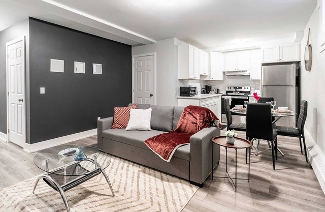 Brand New - 1BR Modern Apartment - PRIME Location!