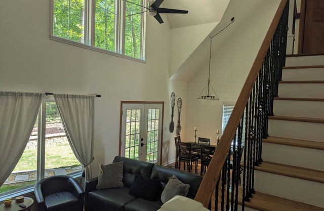 Brand new 3BR home on 10 wooded acres near Lake Lanier