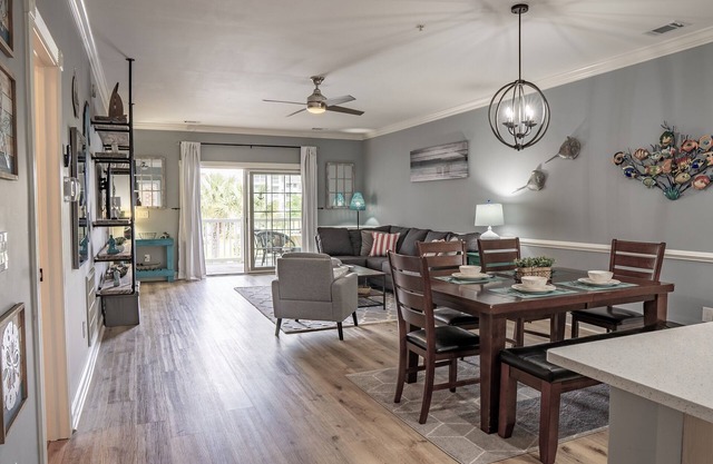 Brand new amazing family/golfer retreat with lake & pool view & Elevator