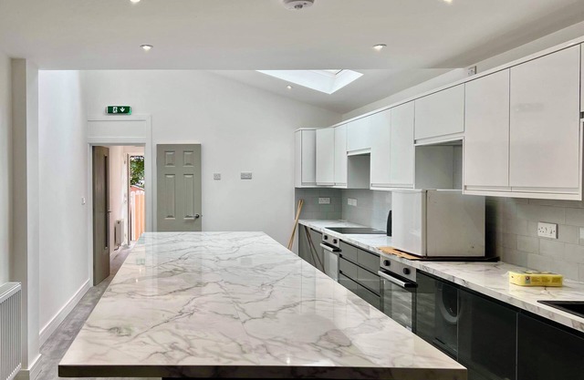 Brand new En-suites right by UOB