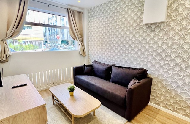 Brand New! Heart of Paris! Near Nation District!