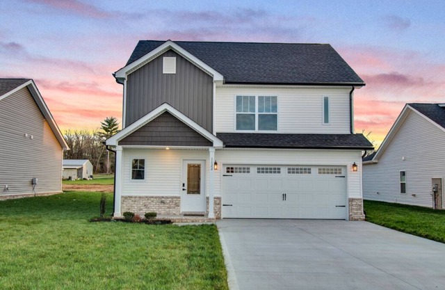 Brand New House 45 min to Nashville in Peaceful Burns TN