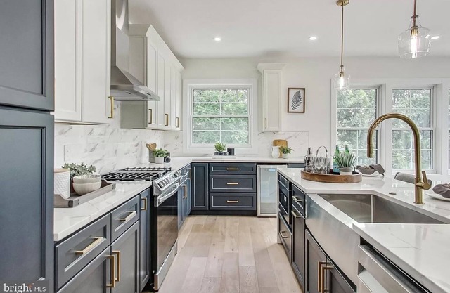 Brand NEW house with Spacious 5-bedroom 4-bathroom, WiFi, and non smoking